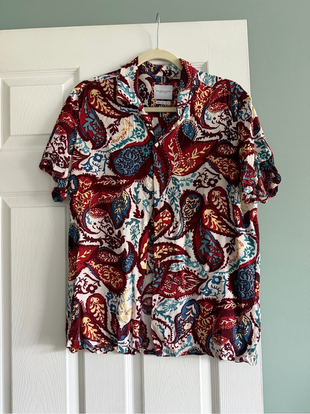 Denim & Flower Red Paisley Short-Sleeve Button-Up Shirt with Teal Accents